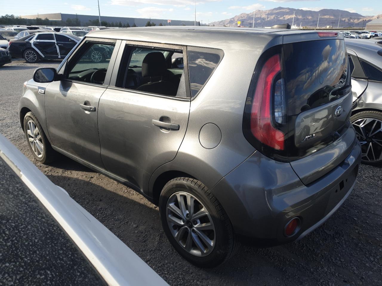 VIN KNDJP3A56K7697356 2019 KIA SOUL no.2