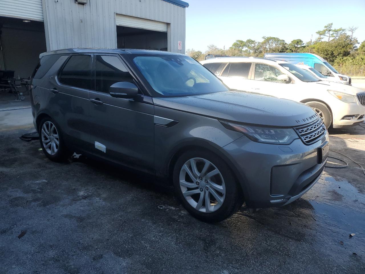 2017 Land Rover Discovery - Image 4
