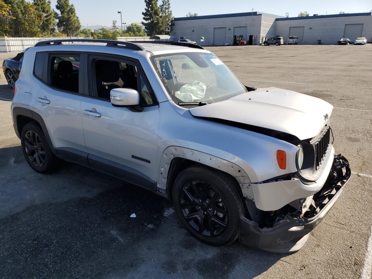 VIN ZACCJABB8HPF76021 2017 JEEP RENEGADE no.4