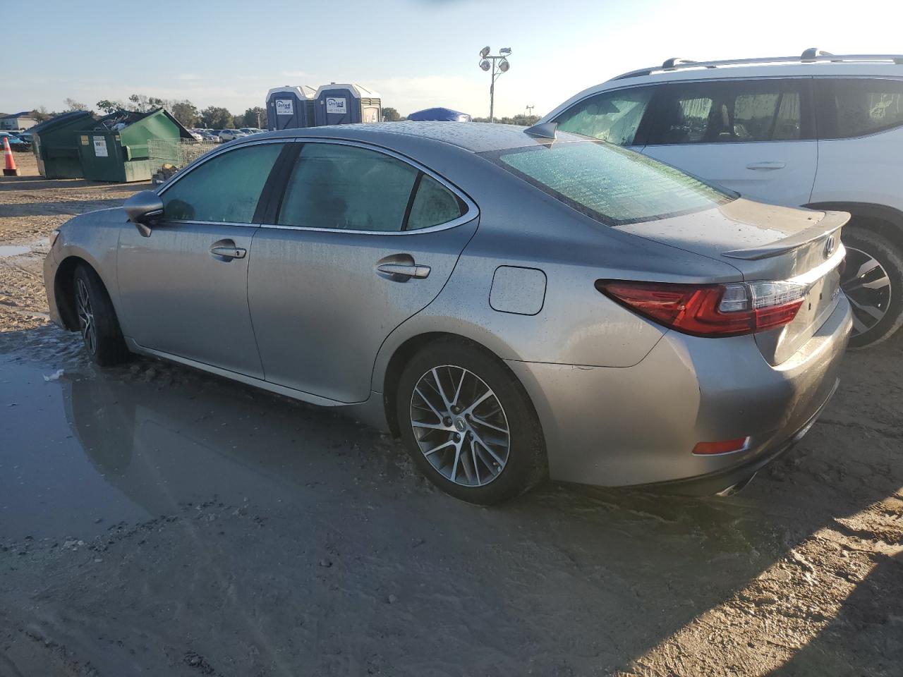 58ABK1GG5HU055712 2017 LEXUS ES - Image 2