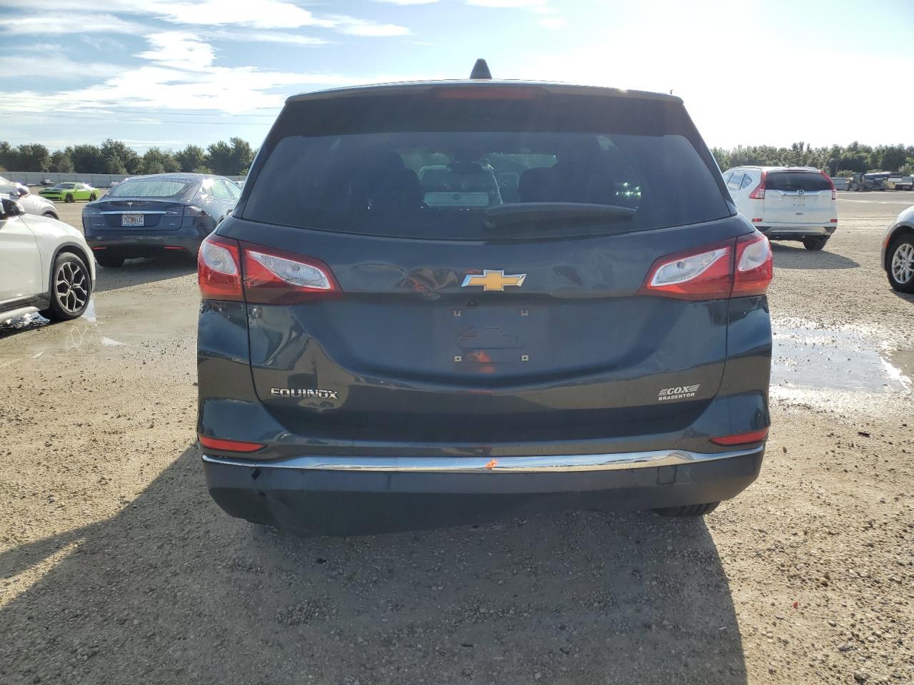 2GNAXHEV3J6125979 2018 Chevrolet Equinox Ls