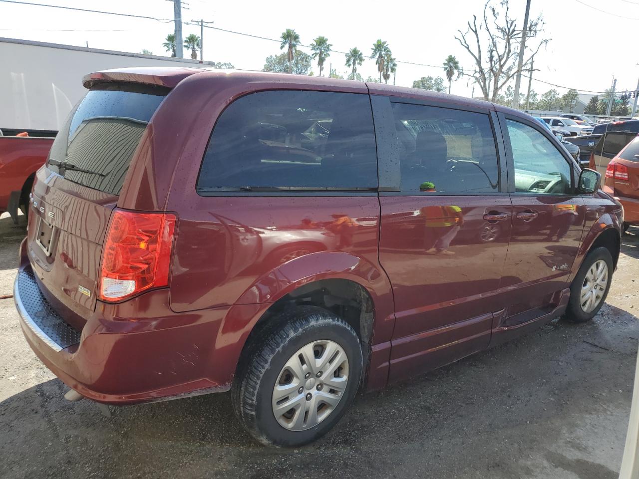2018 Dodge Caravan - Image 3