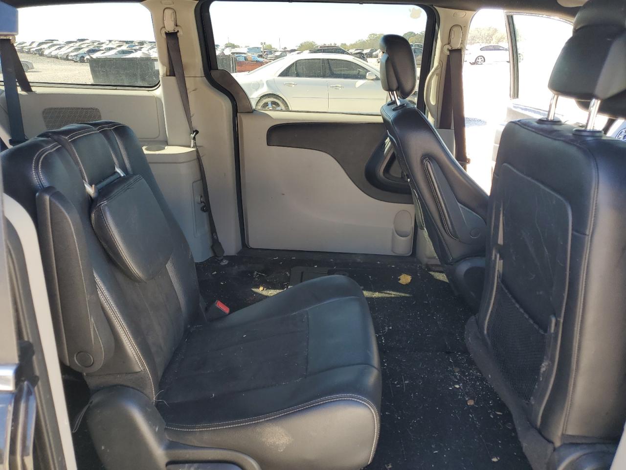 2019 Dodge Caravan - Image 11