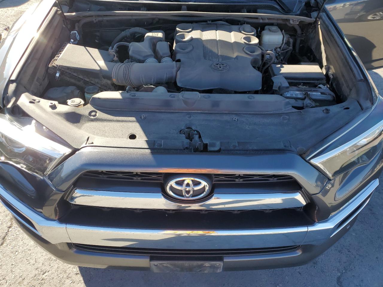 VIN JTEBU5JR5J5509136 2018 TOYOTA 4RUNNER no.12