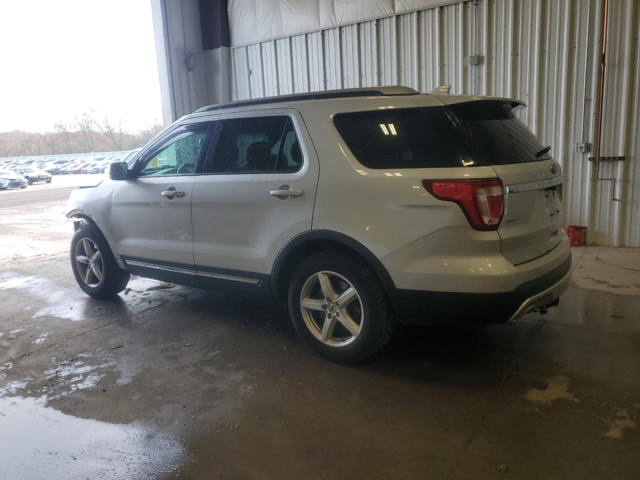 2016 Ford Explorer - Image 2