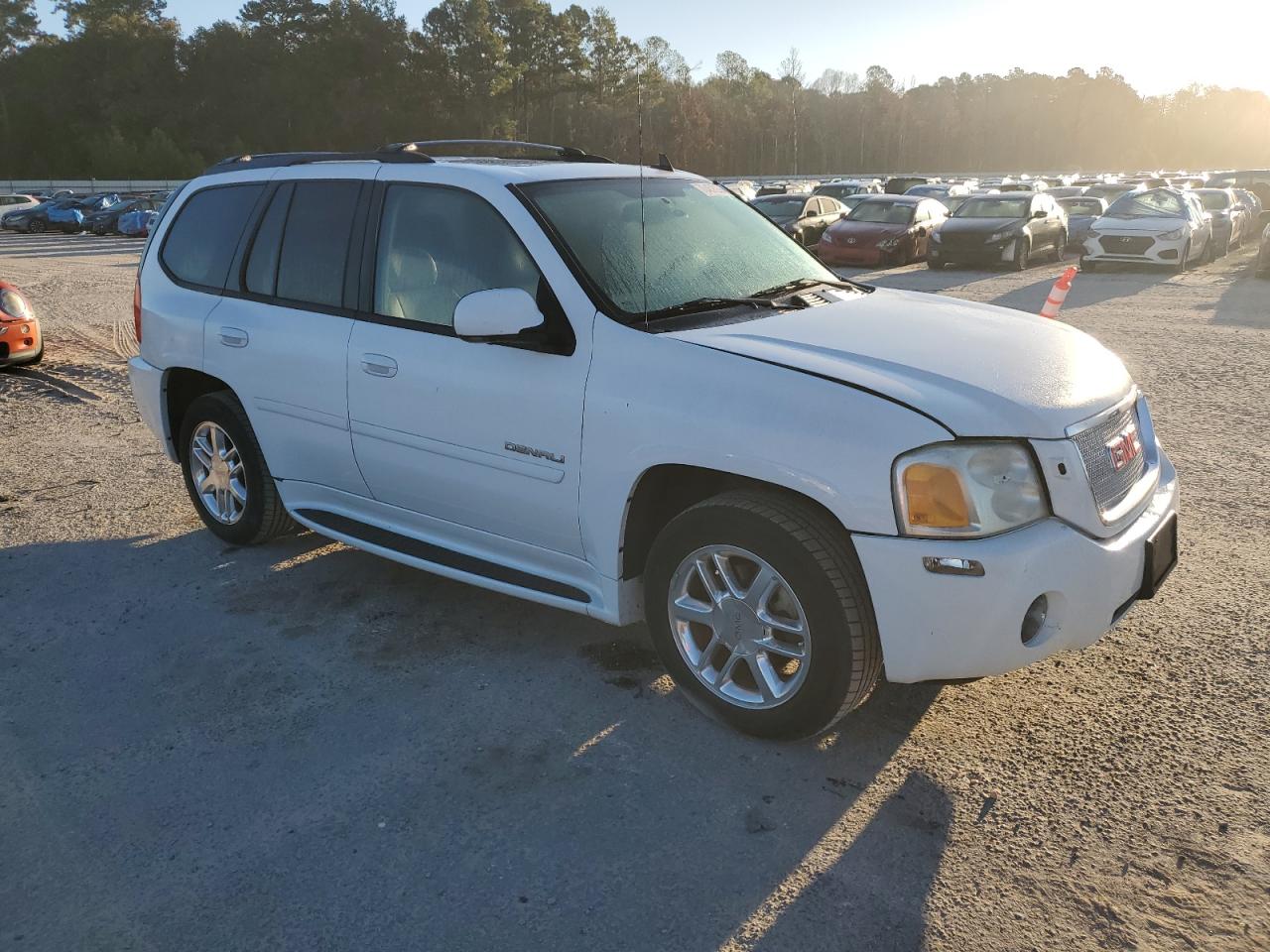 2009 GMC Envoy - Image 4