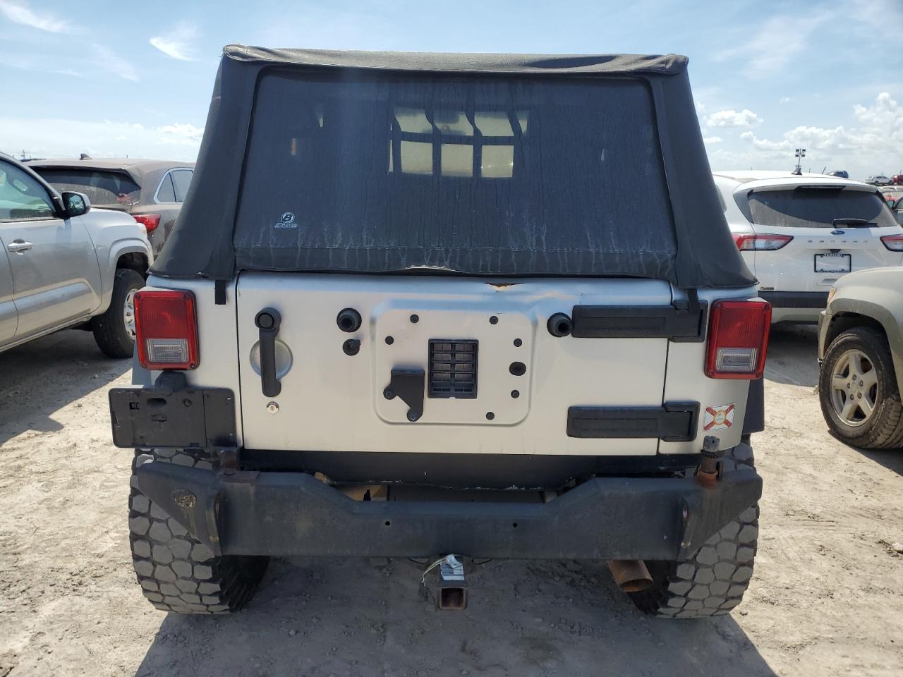 2008 Jeep Wrangler X VIN: 1J4FA24128L568616 Lot: 75608174