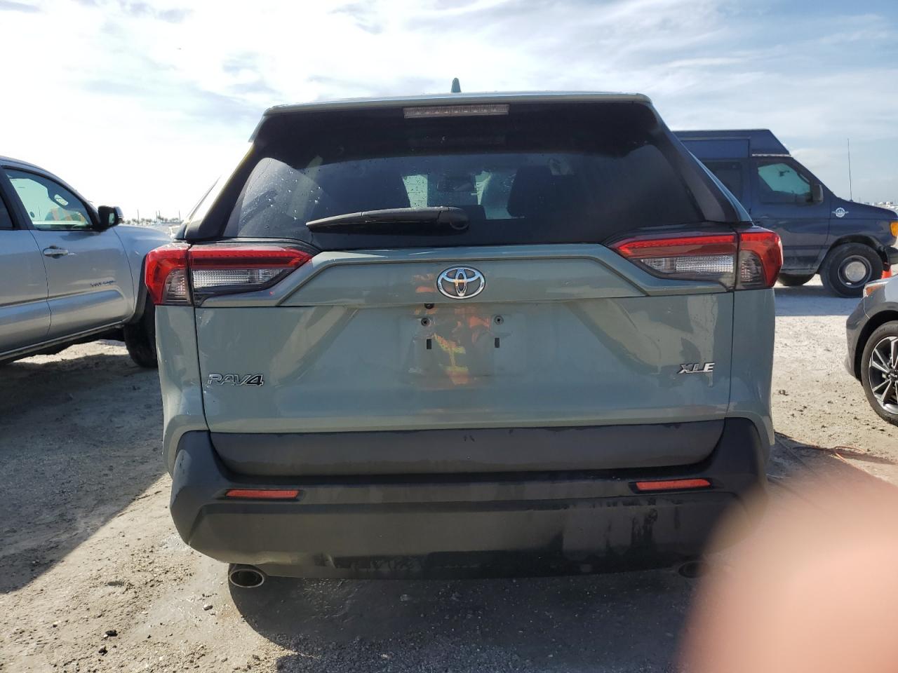 2019 Toyota Rav4 Xle VIN: 2T3W1RFV0KC023745 Lot: 76875564