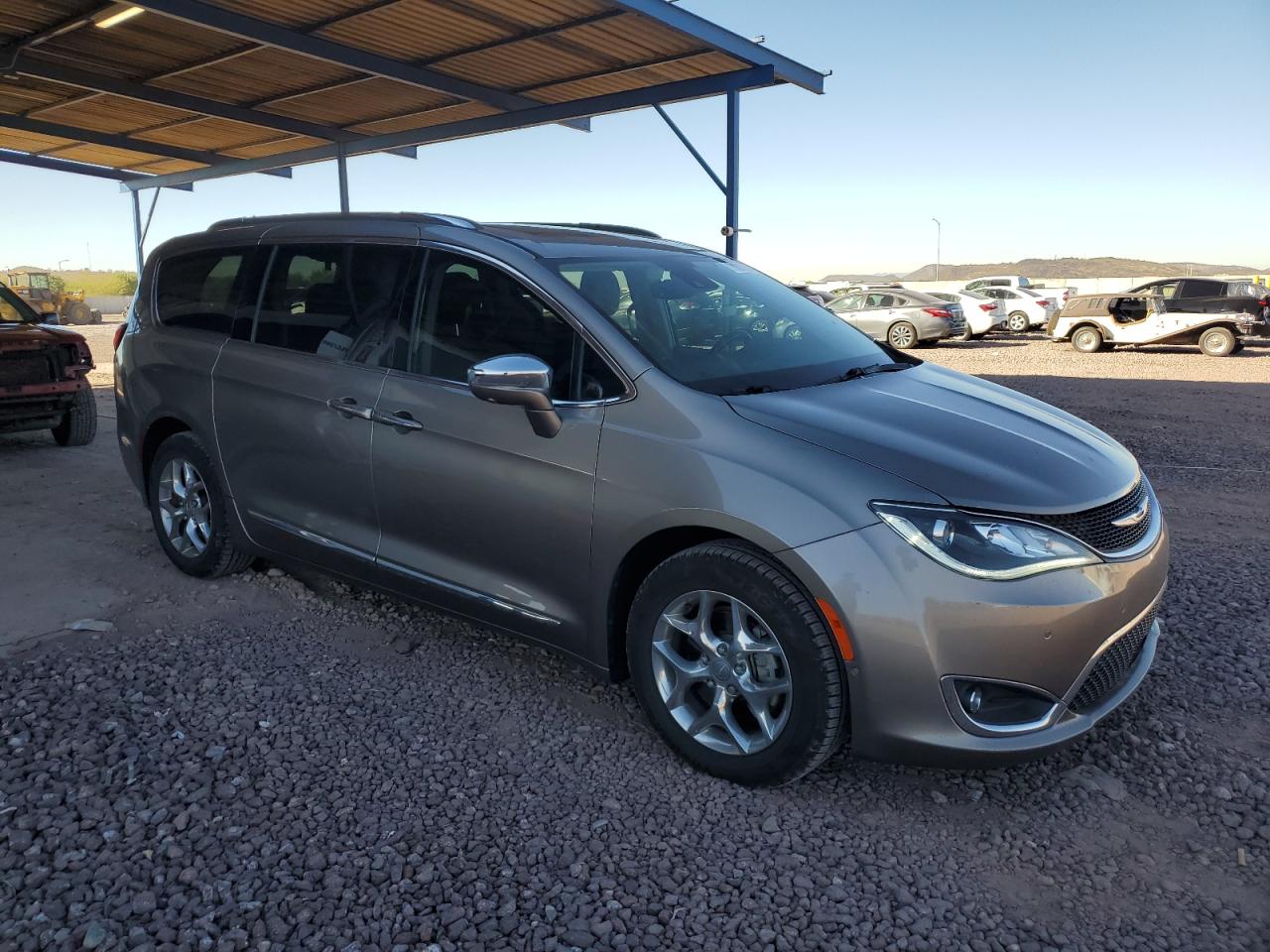 2017 Chrysler Pacifica - Image 4