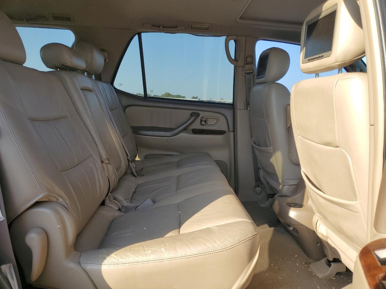 2002 Toyota Sequoia - Image 11
