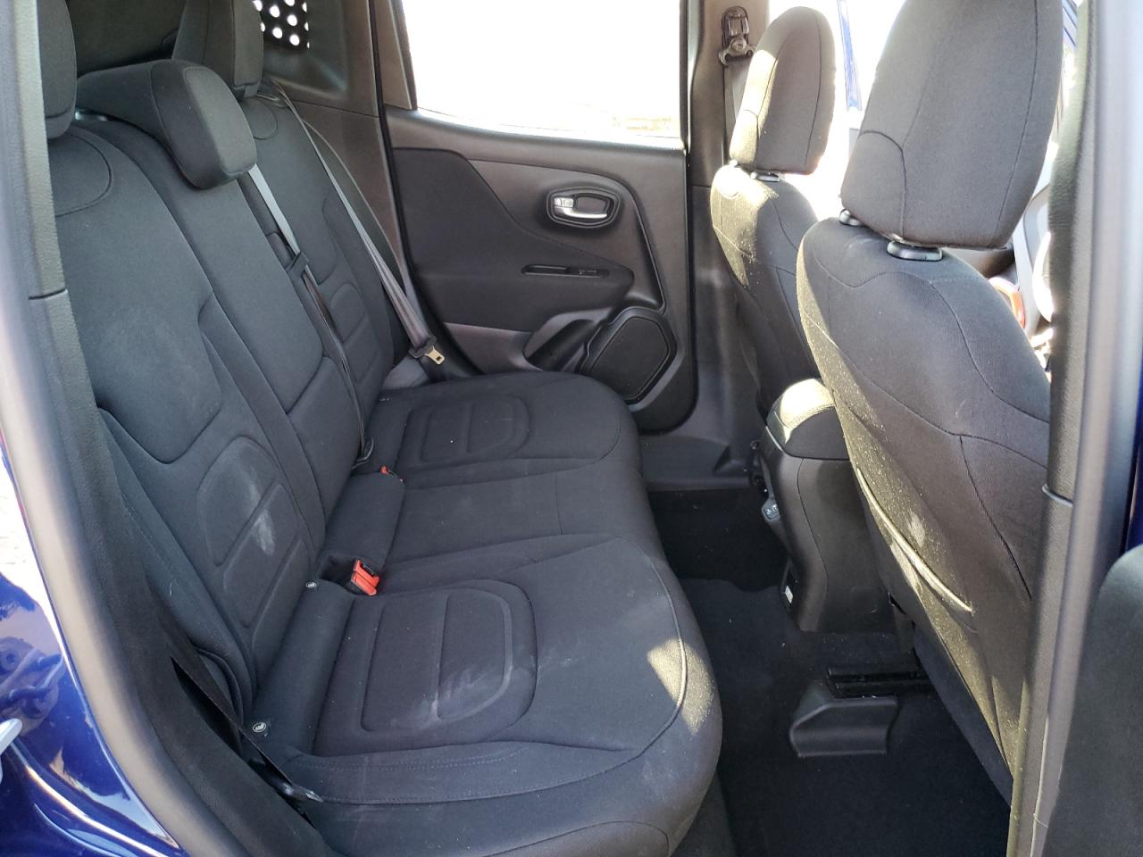 2021 Jeep Renegade - Image 12