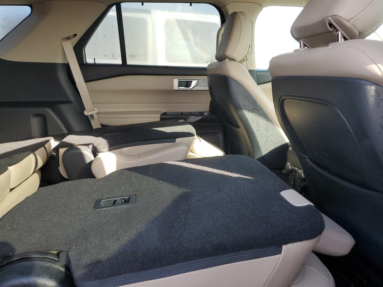 2020 Ford Explorer - Image 11