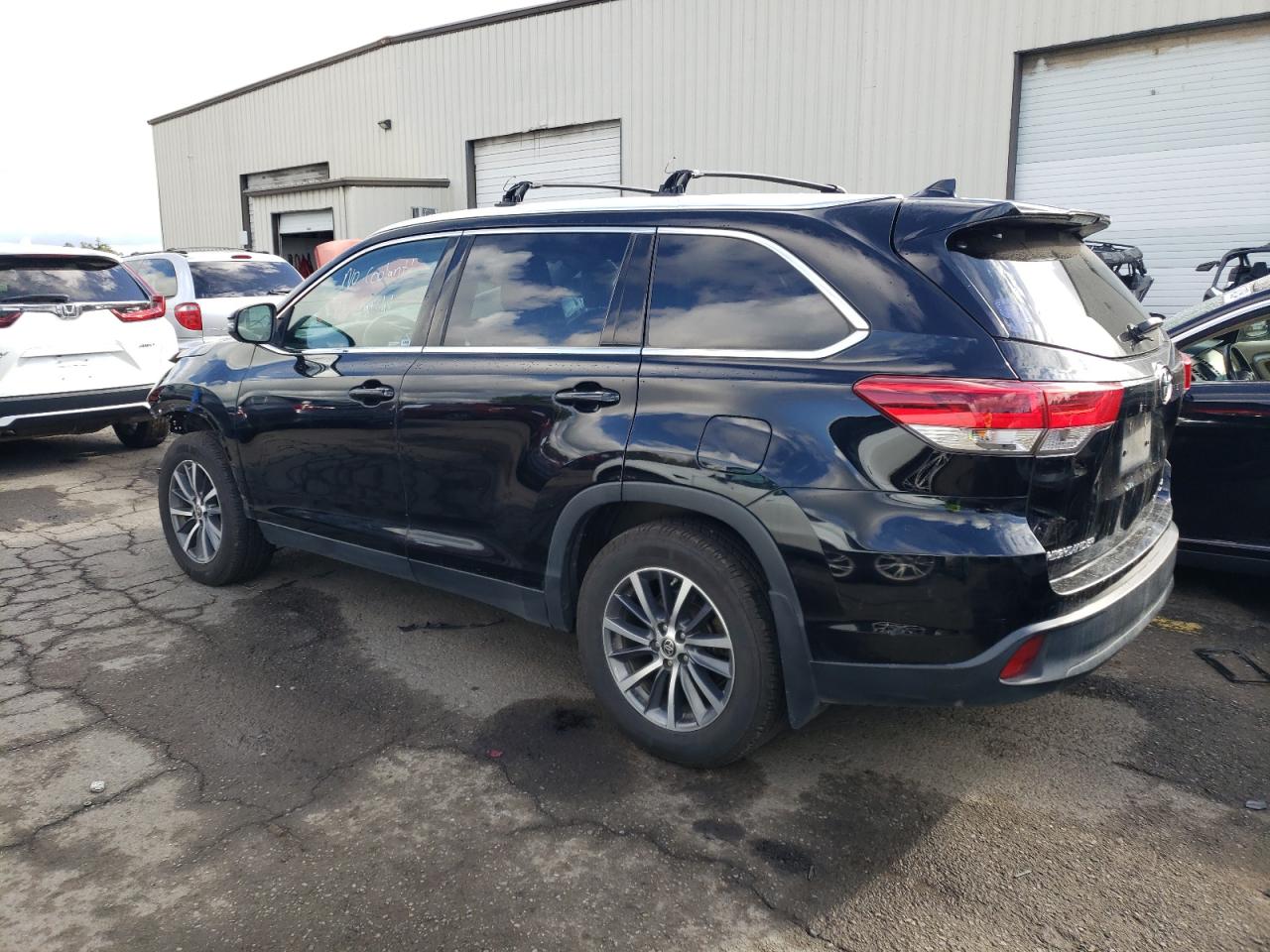 VIN 5TDJZRFH7KS745744 2019 TOYOTA HIGHLANDER no.2