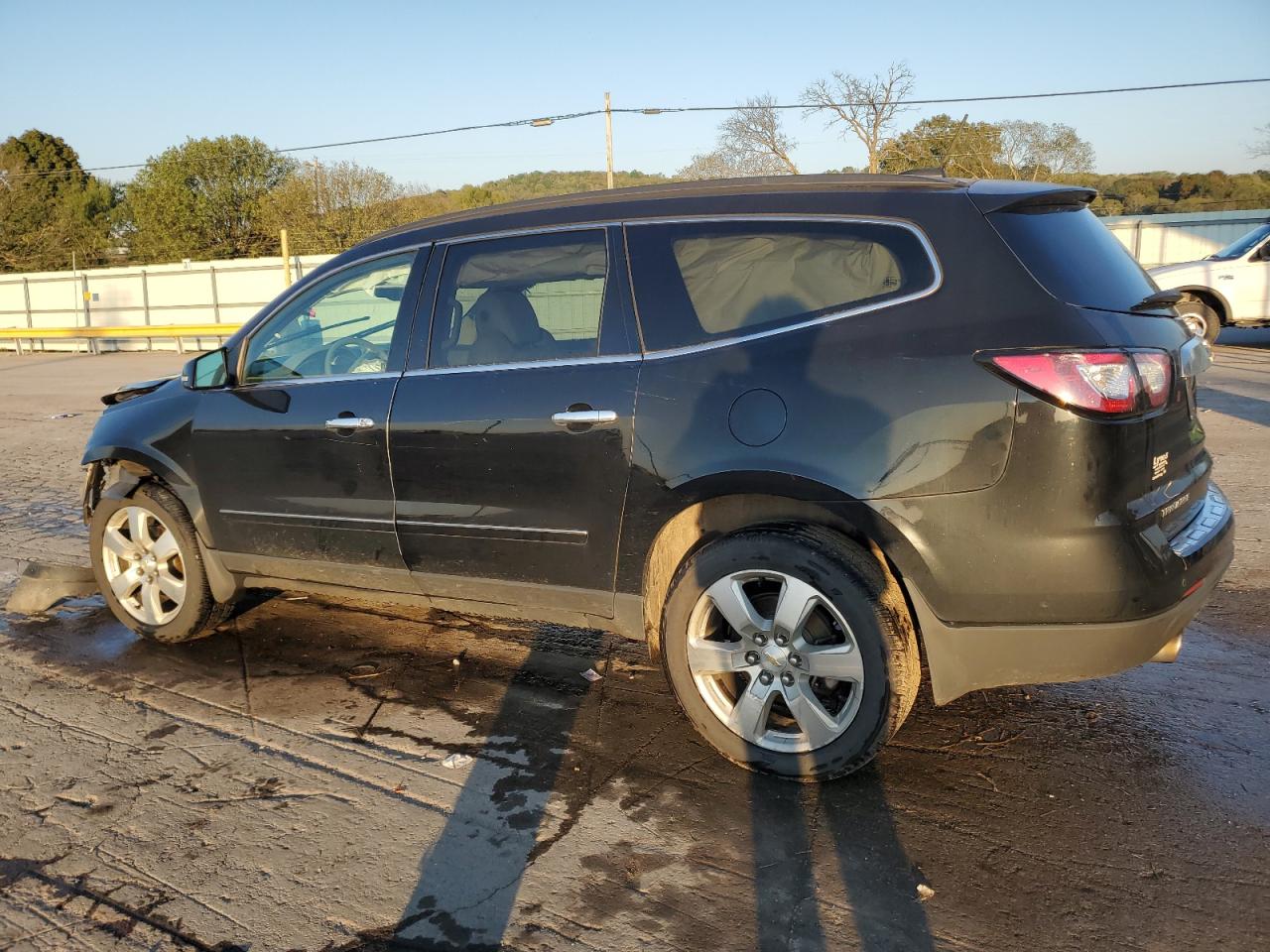 1GNKRJKD9HJ271737 2017 CHEVROLET TRAVERSE - Image 2