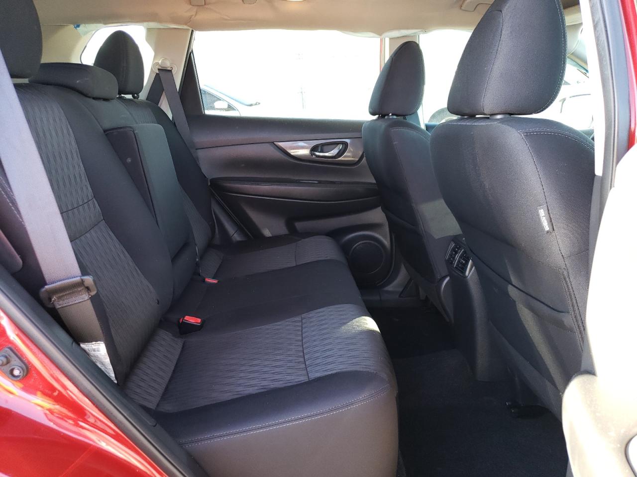 2018 Nissan Rogue - Image 11