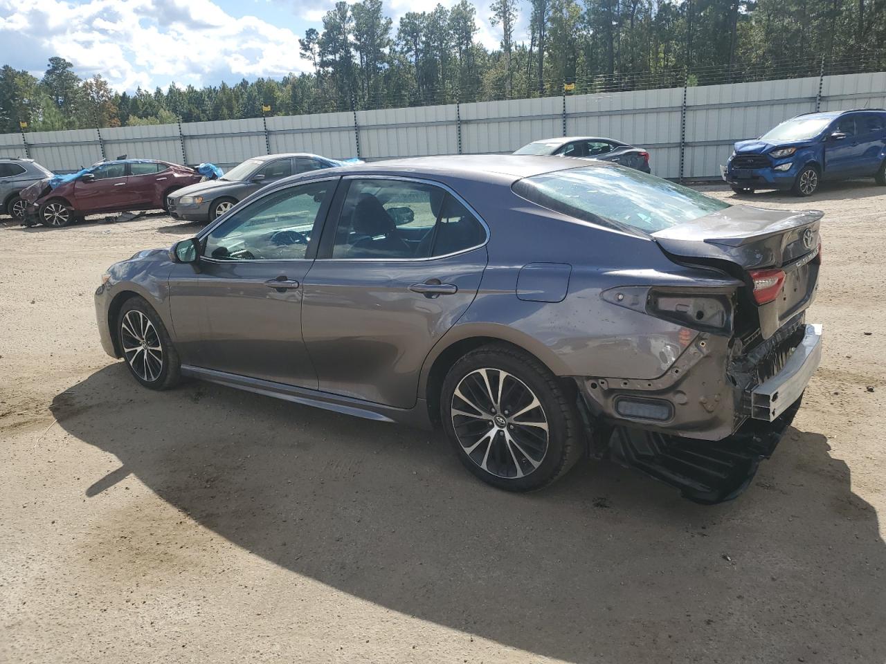 VIN 4T1B11HK3JU126943 2018 TOYOTA CAMRY no.2