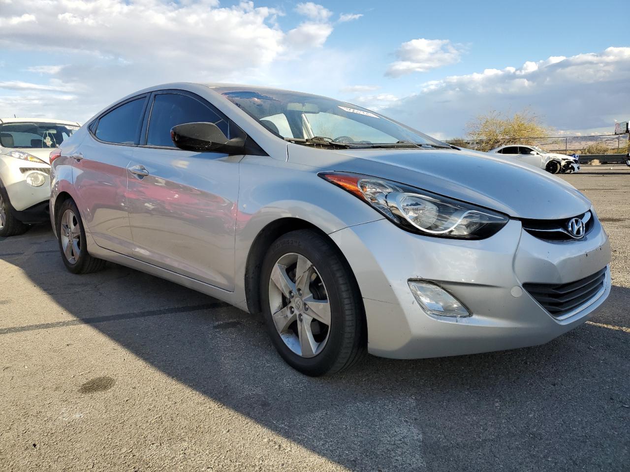 2012 Hyundai Elantra - Image 4