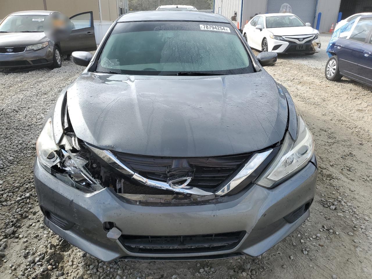 2018 Nissan Altima - Image 5
