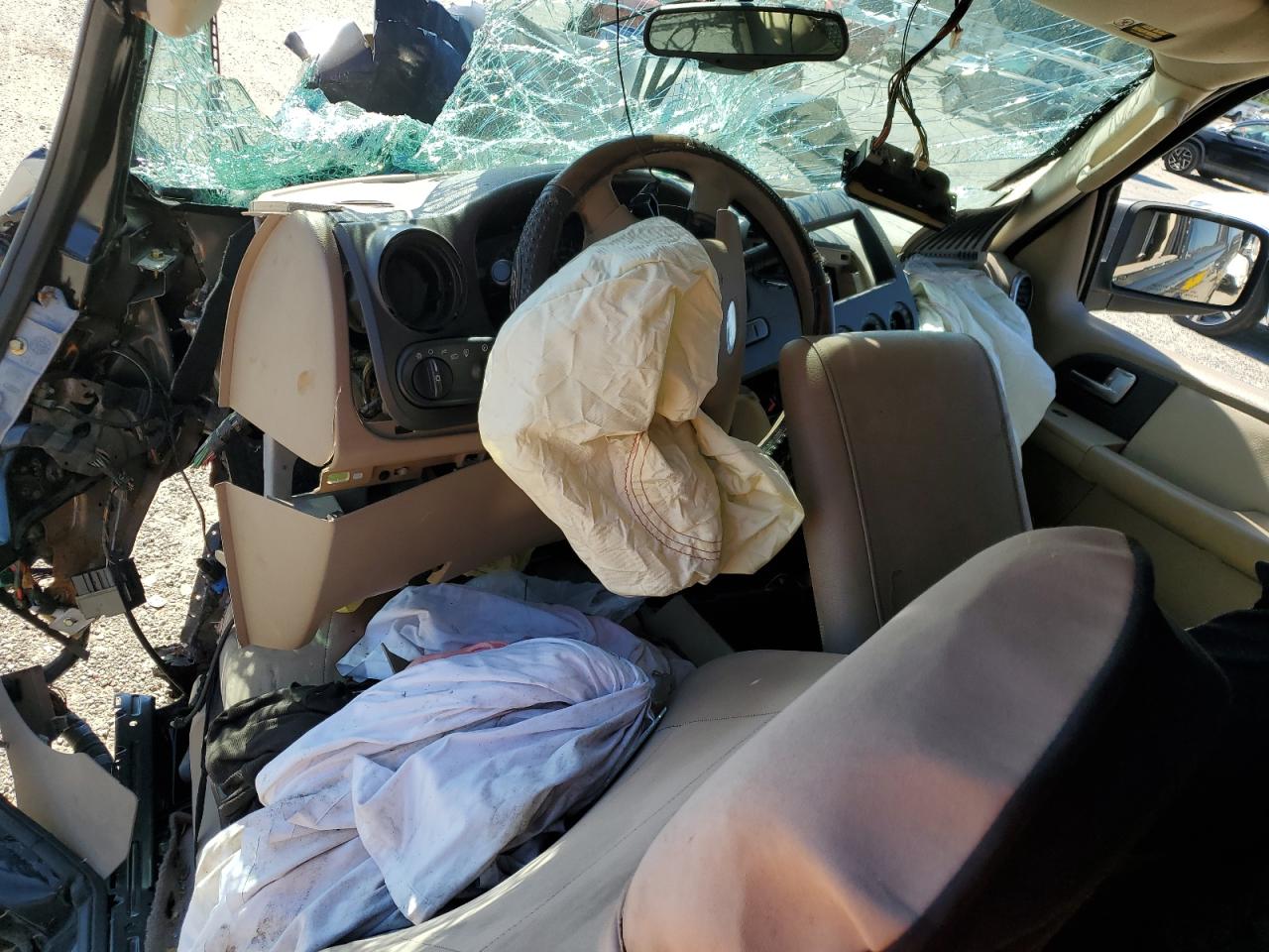 2004 Ford Expedition - Image 8