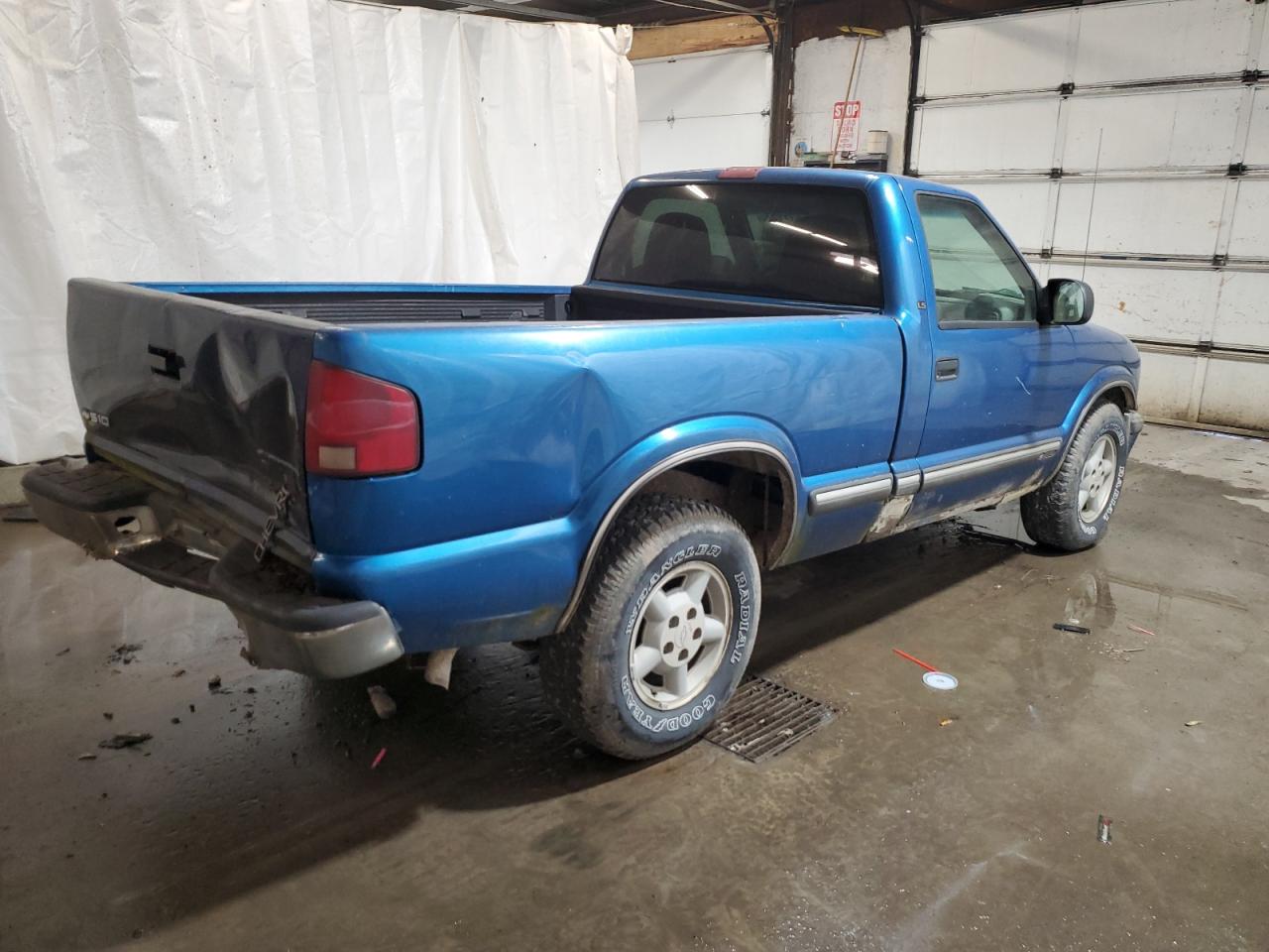 2000 Chevrolet S-10 Pickup - Image 3