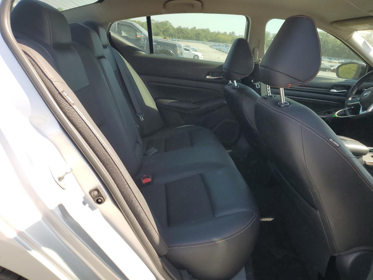 2019 Nissan Altima - Image 10