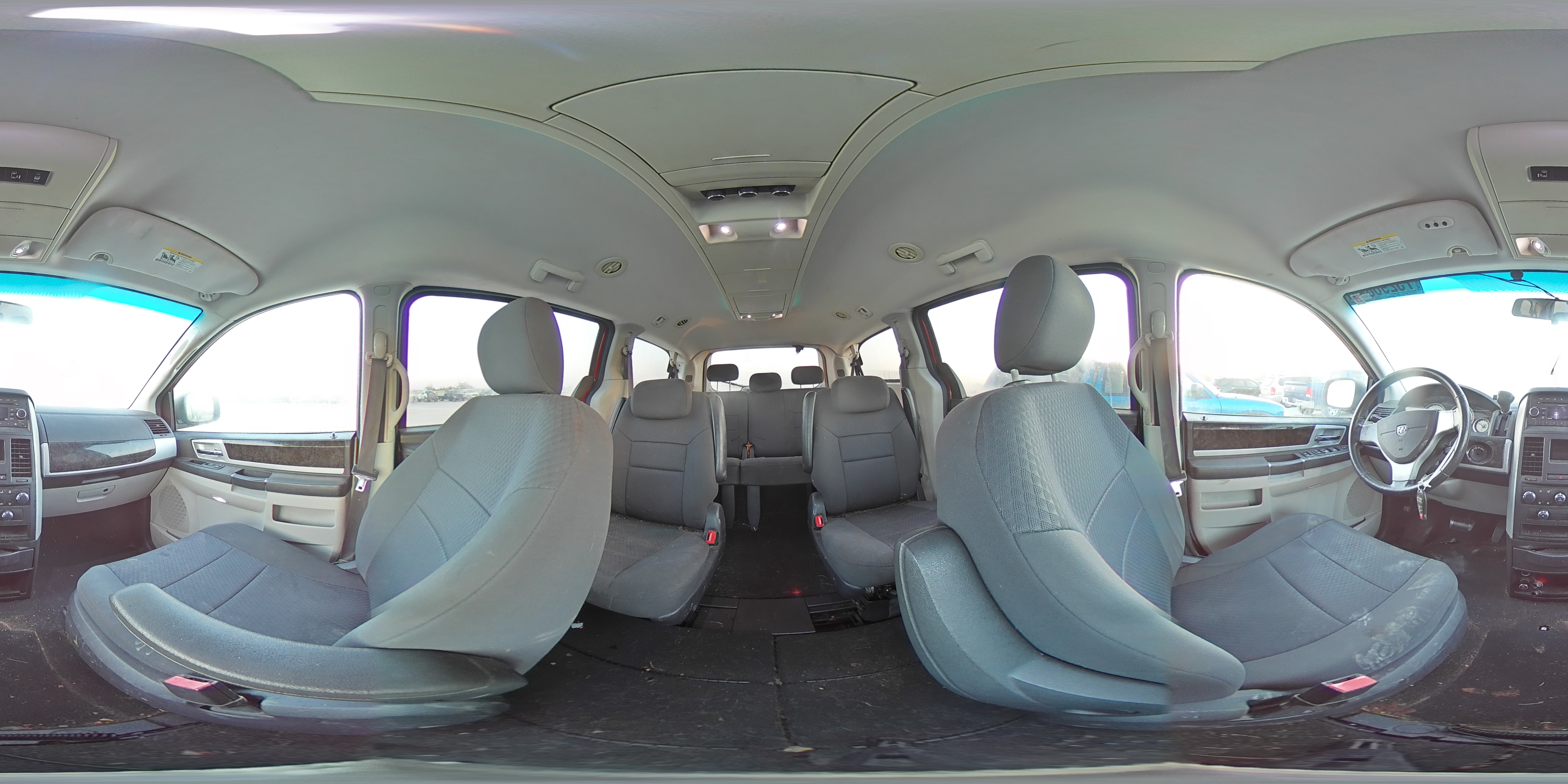 2010 Dodge Caravan - Image 13