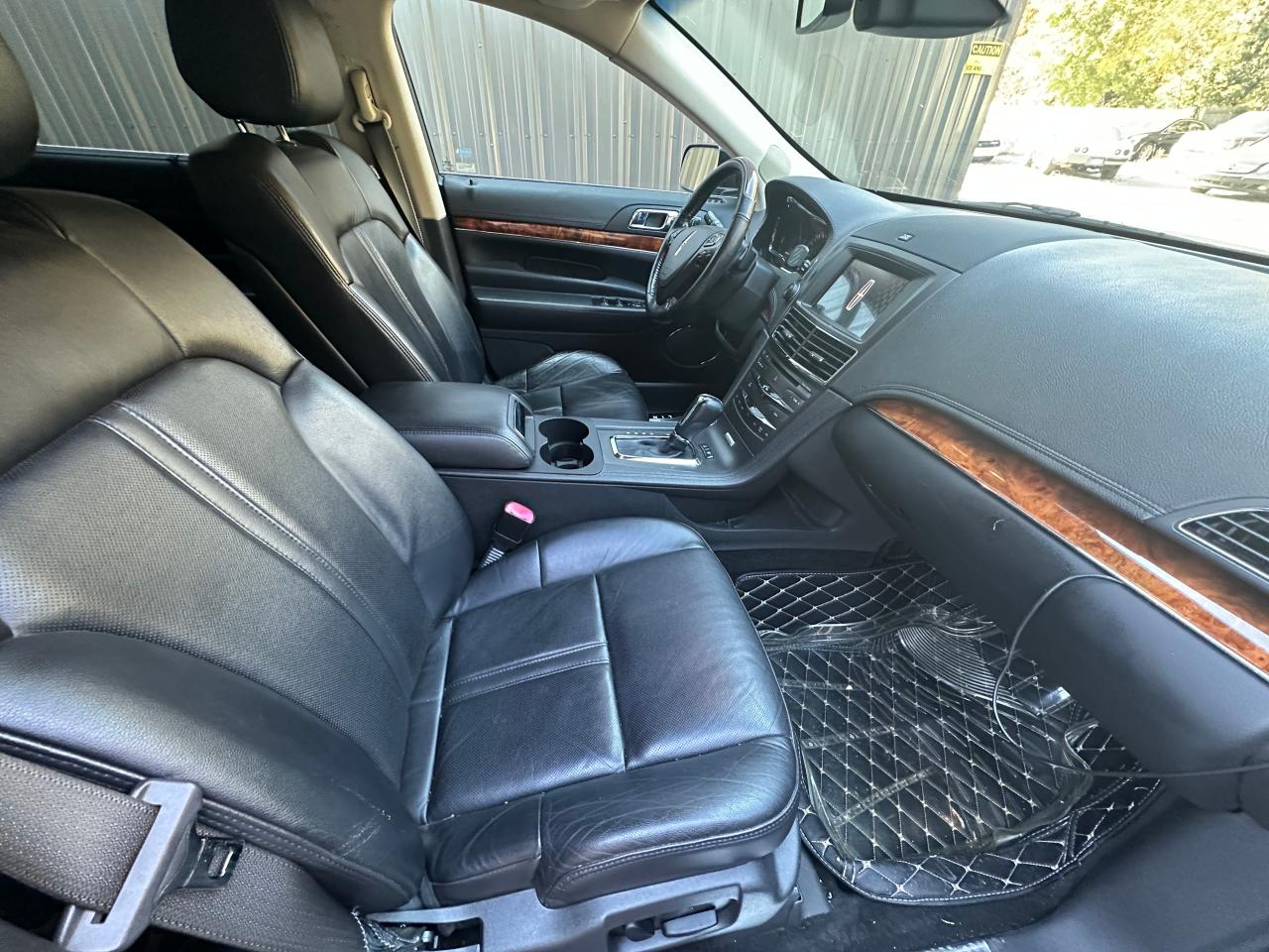 2016 Lincoln MKT - Image 5