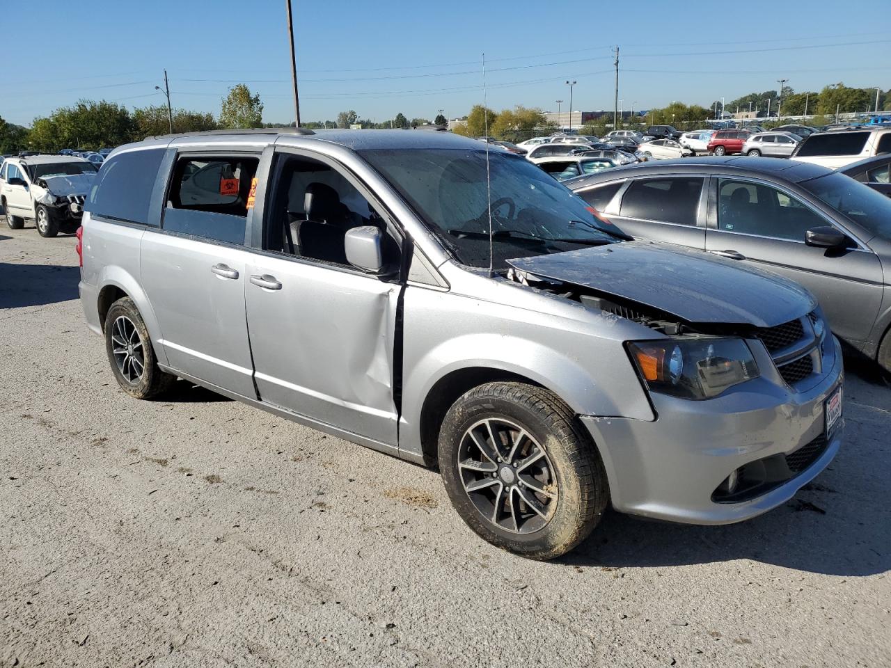 2019 Dodge Caravan - Image 4