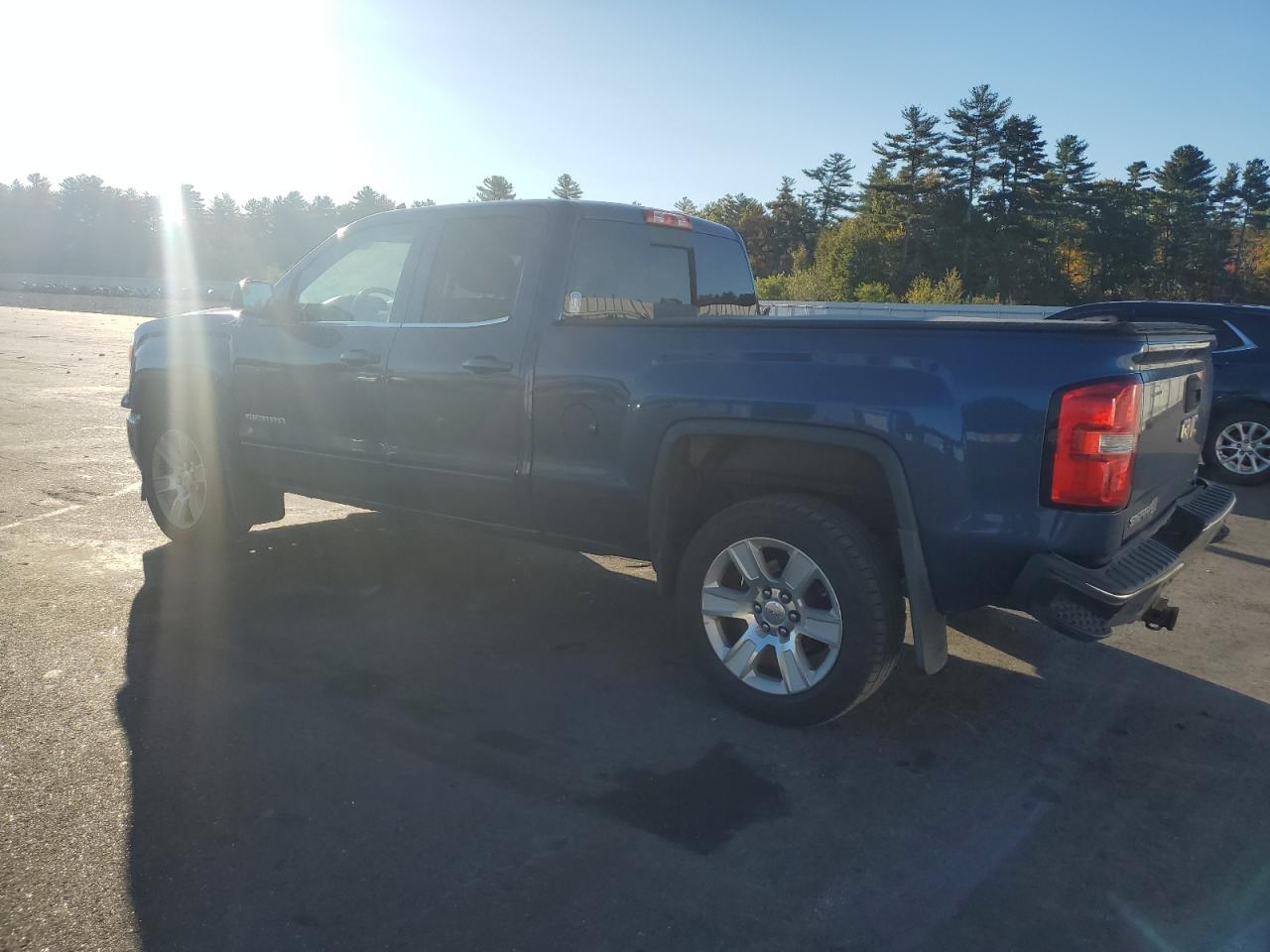 2015 GMC Sierra - Image 2