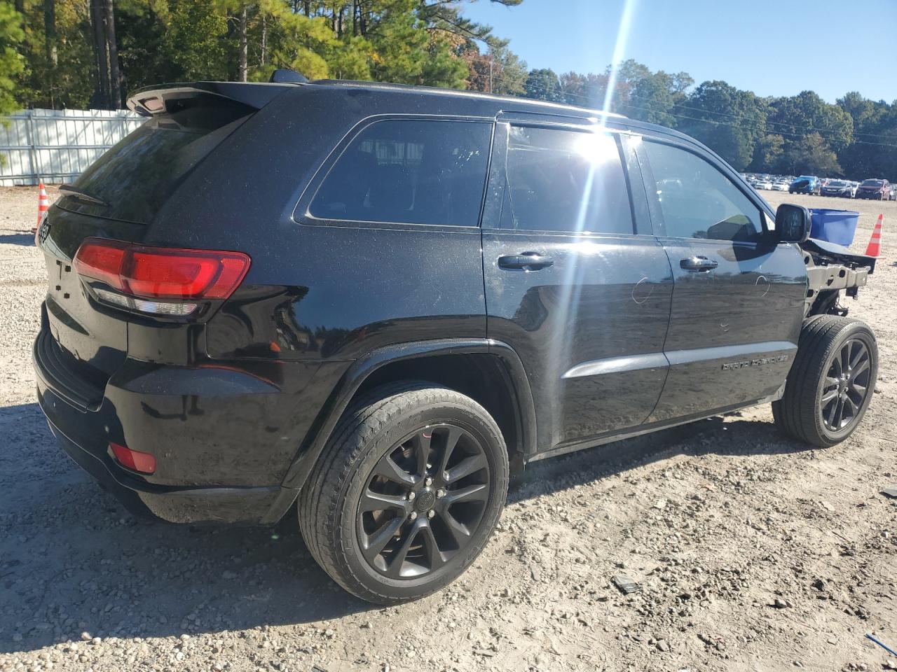 2017 Jeep Grand Cherokee - Image 3