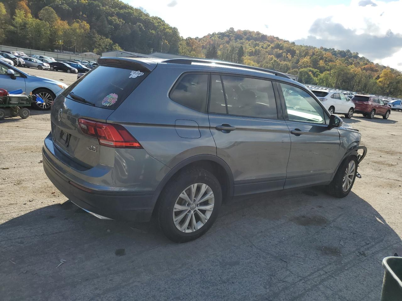 2018 Volkswagen Tiguan - Image 3