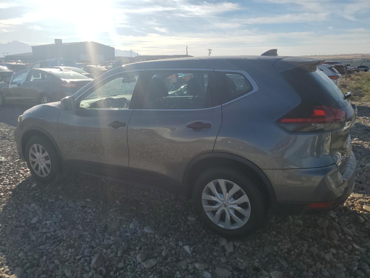 5N1AT2MT4KC770761 2019 NISSAN ROGUE - Image 2