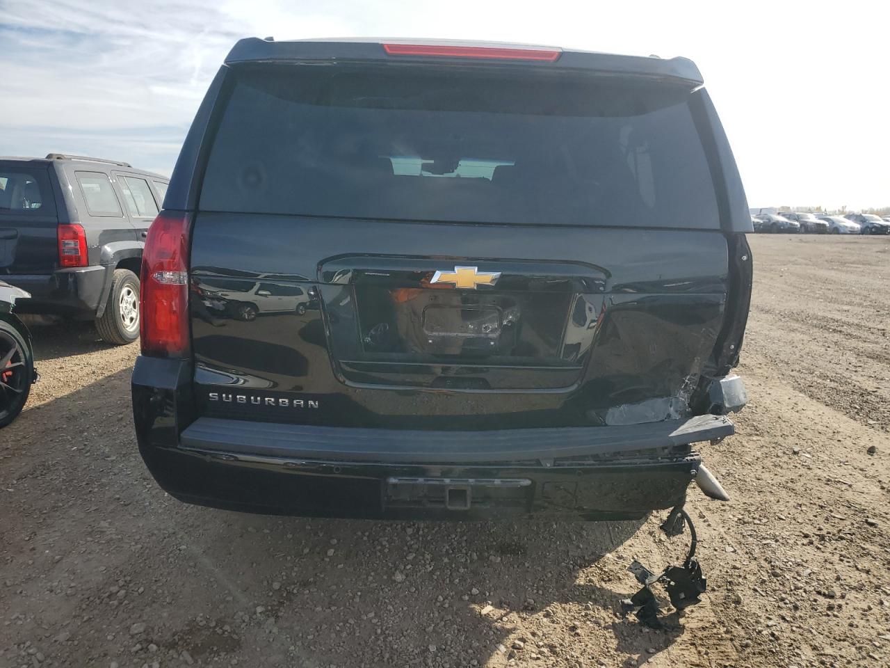 1GNSKHKC4JR353693 2018 Chevrolet Suburban K1500 Lt