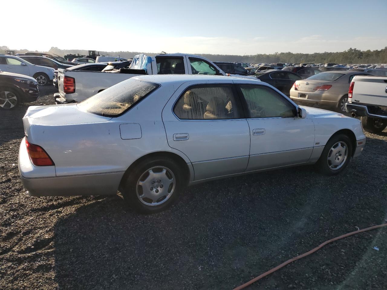 2000 Lexus LS - Image 3