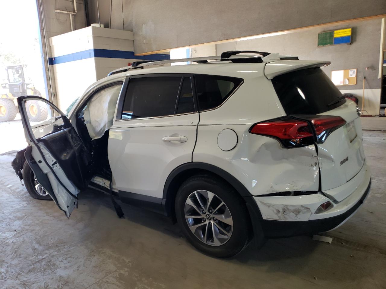 2018 Toyota RAV 4 - Image 2
