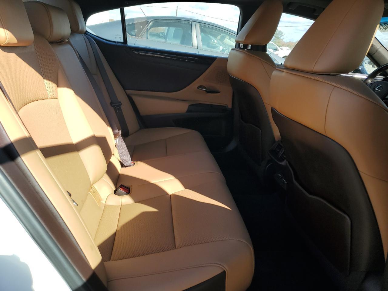 2021 Lexus ES - Image 10