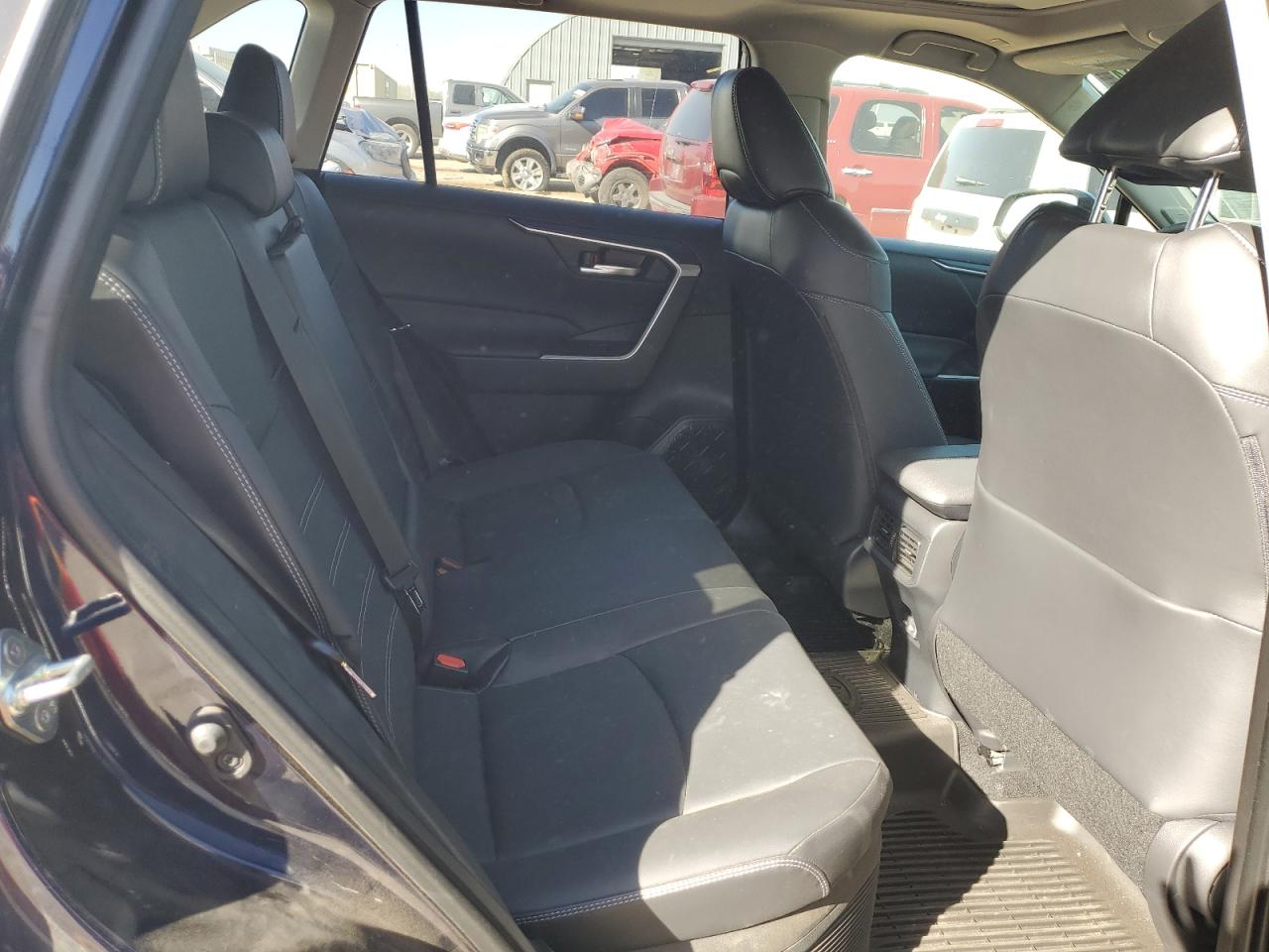 2023 Toyota RAV 4 - Image 11