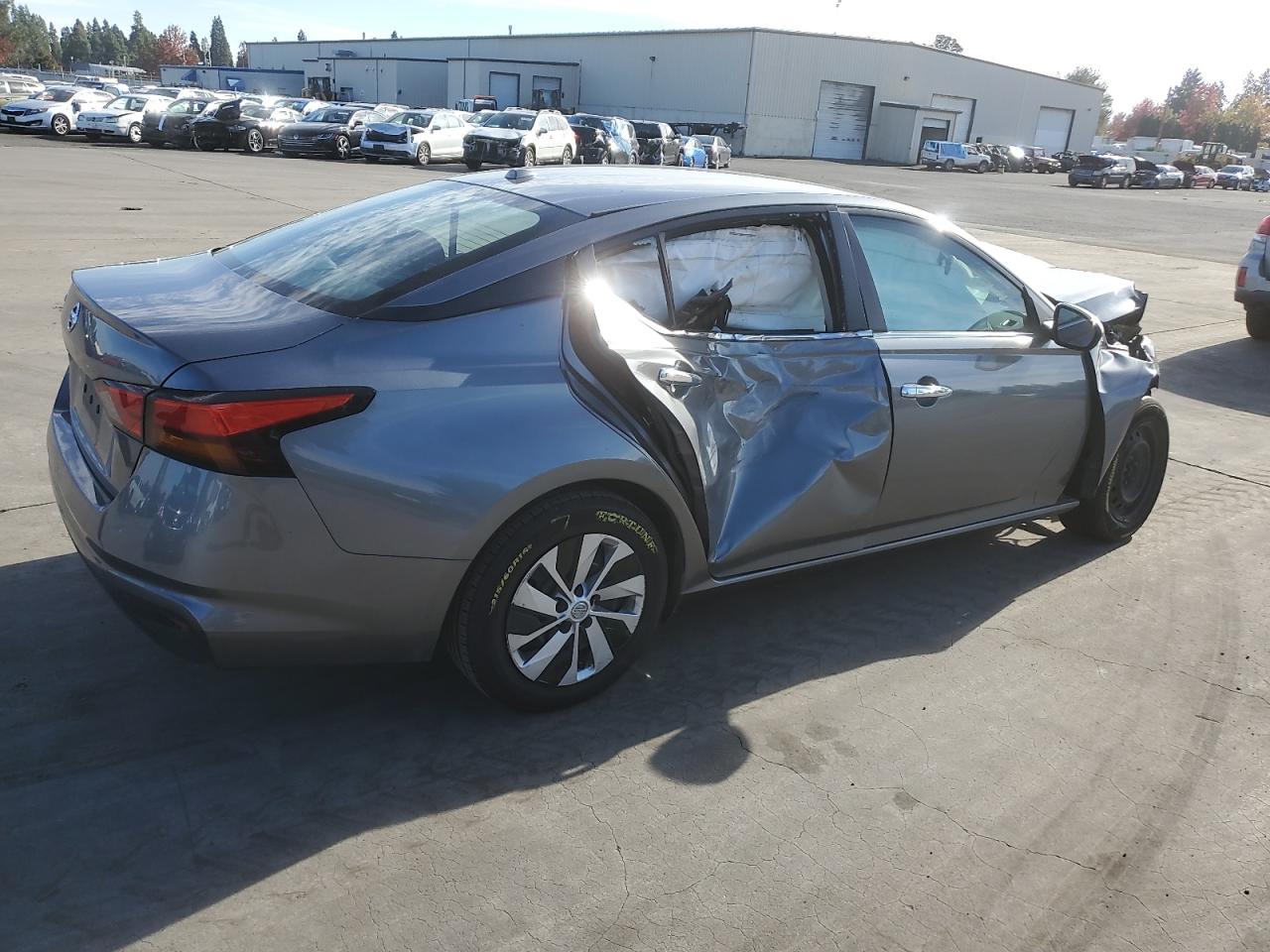 2020 Nissan Altima - Image 3