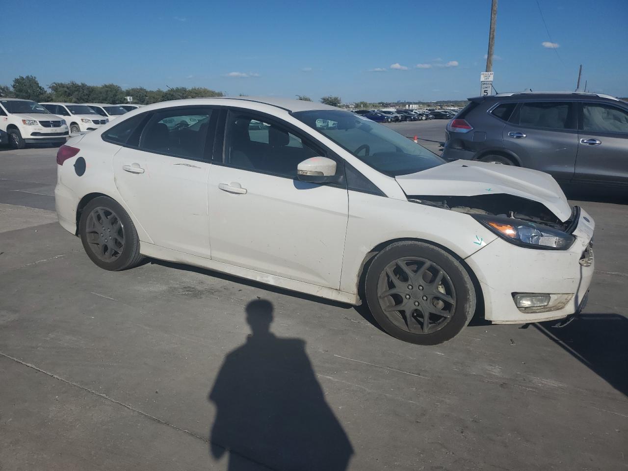 VIN 1FADP3F2XGL262419 2016 FORD FOCUS no.4