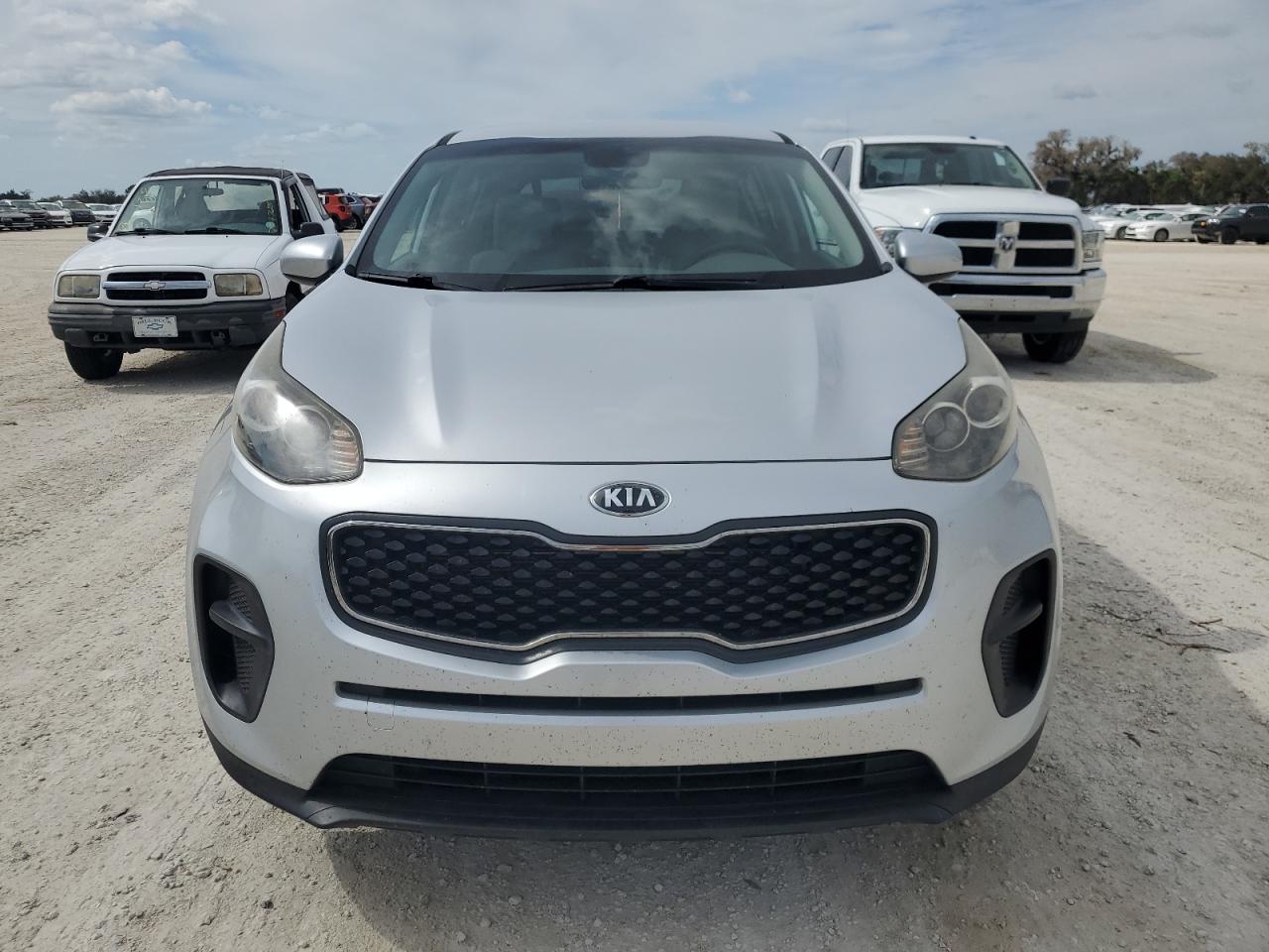 VIN KNDPM3ACXH7215756 2017 KIA SPORTAGE no.5