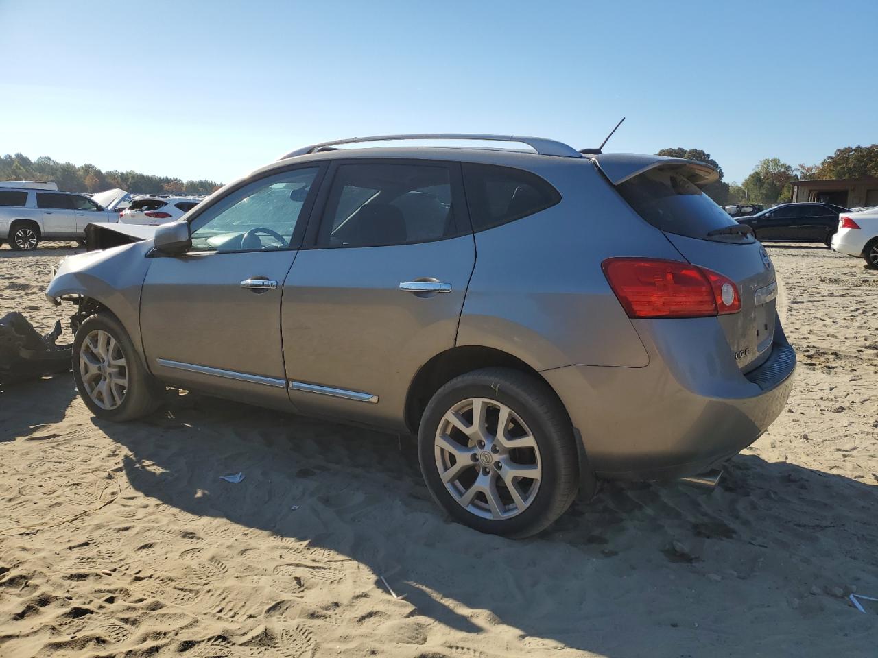 2011 Nissan Rogue - Image 2
