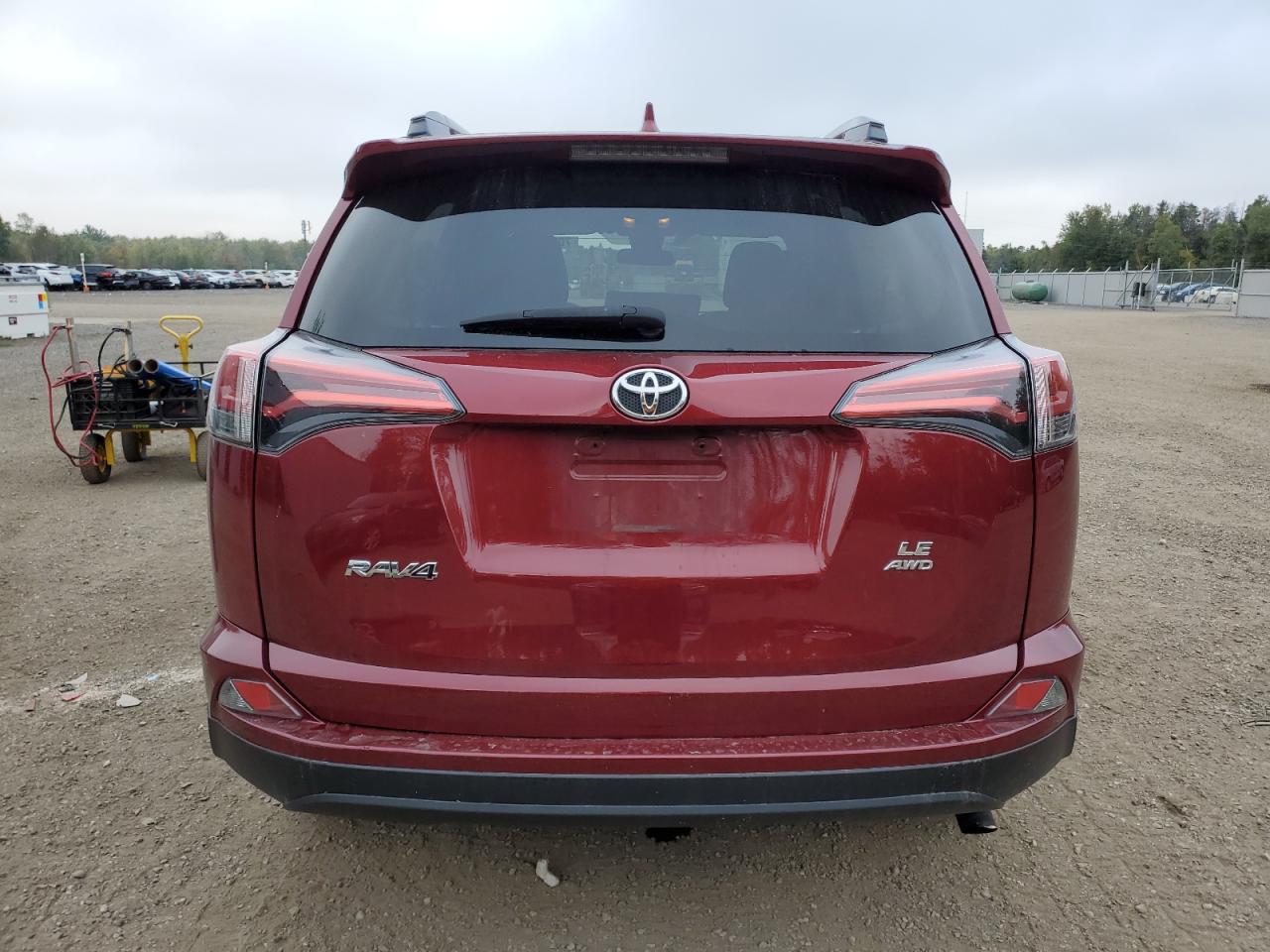 2T3BFREV9JW846740 2018 Toyota Rav4 Le