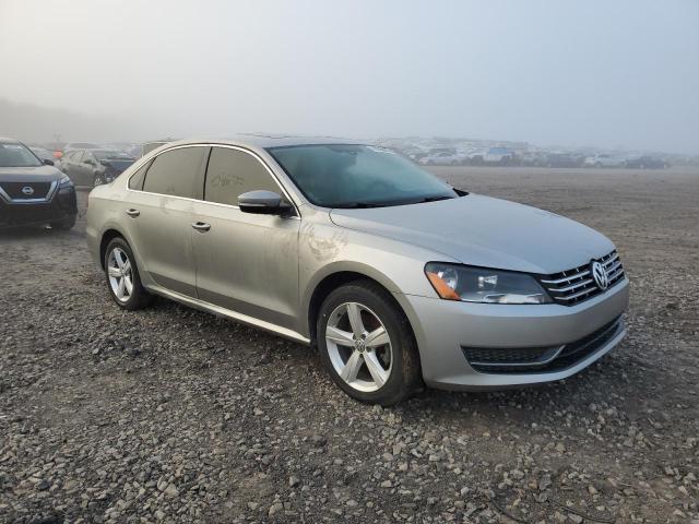 Седани VOLKSWAGEN PASSAT 2013 Сріблястий