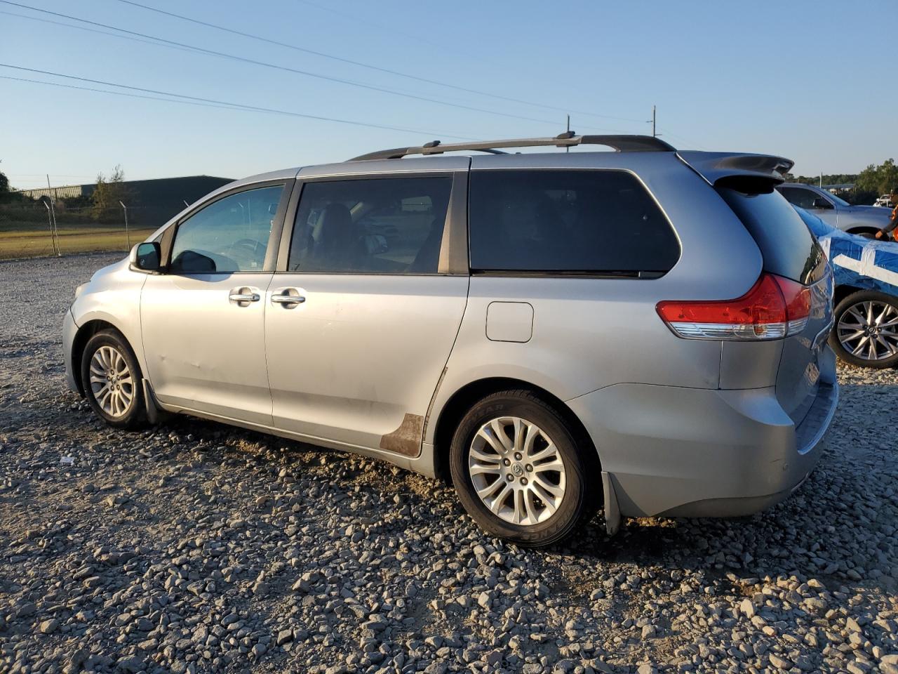 2011 Toyota Sienna - Image 2