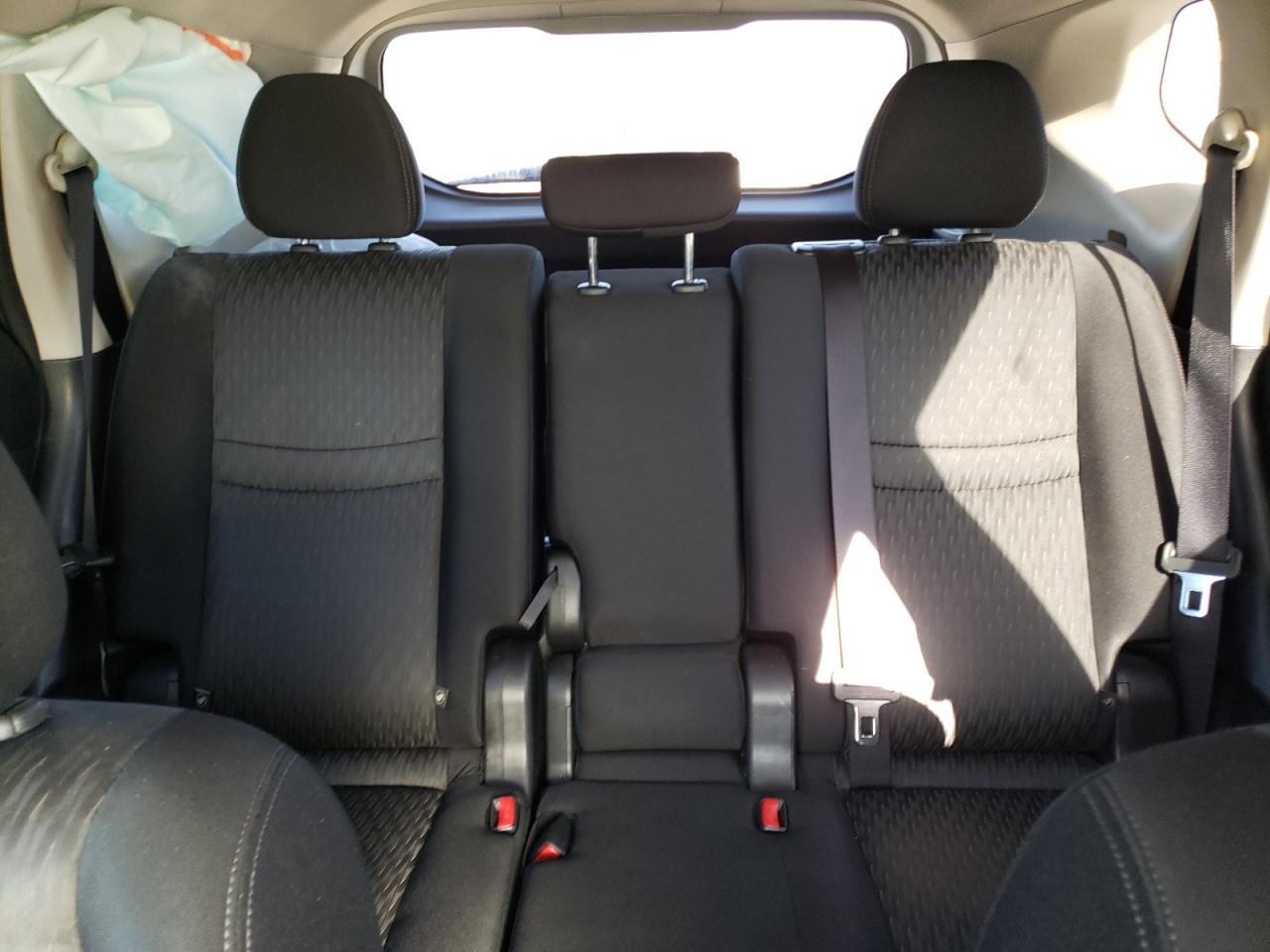 2017 Nissan Rogue - Image 10