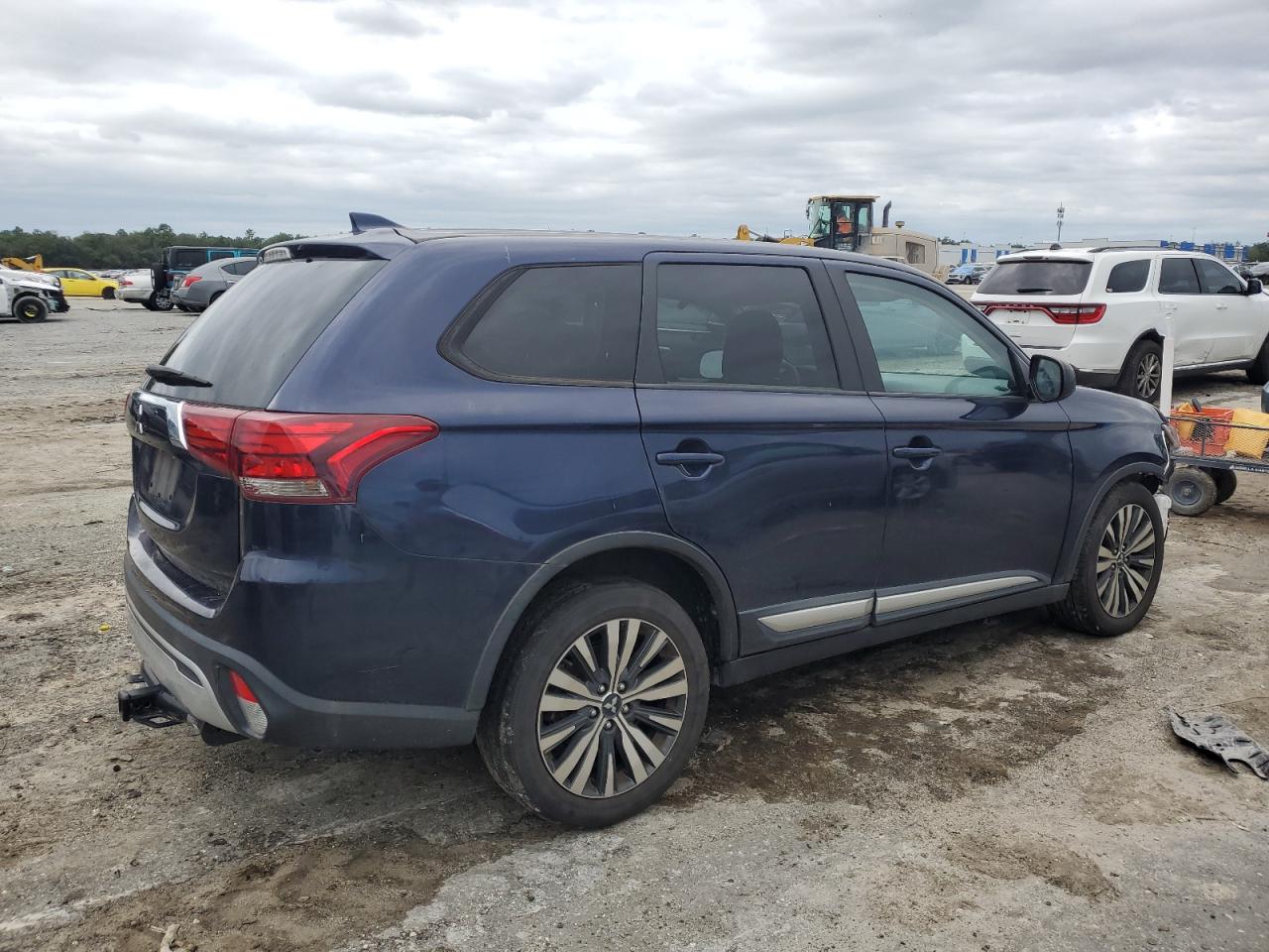 JA4AD2A35LZ018985 2020 Mitsubishi Outlander Es