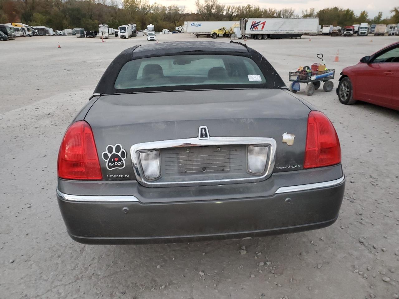 2004 Lincoln Town Car Executive VIN: 1LNHM81W44Y615629 Lot: 77625394