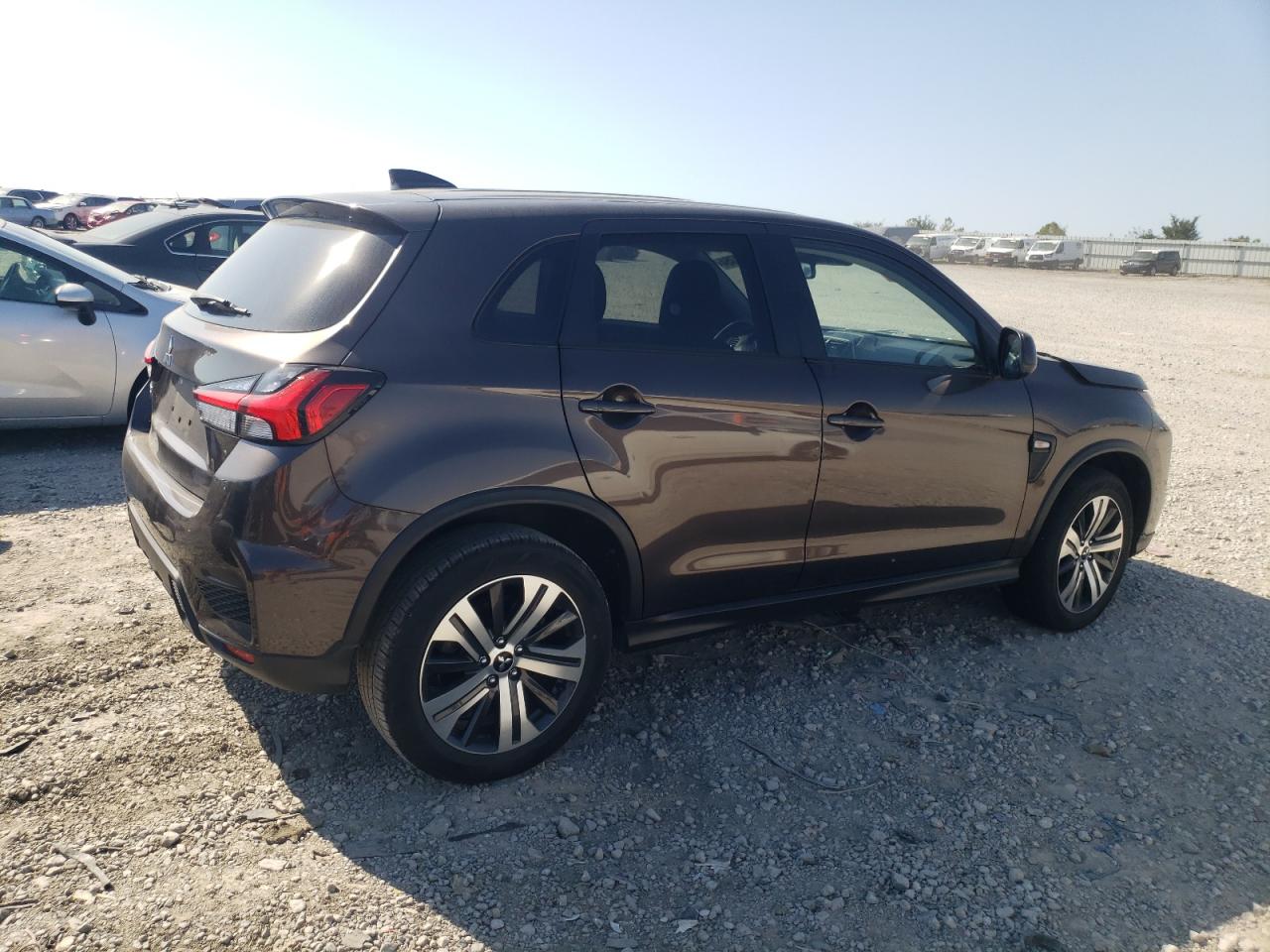 2021 Mitsubishi Outlander - Image 3