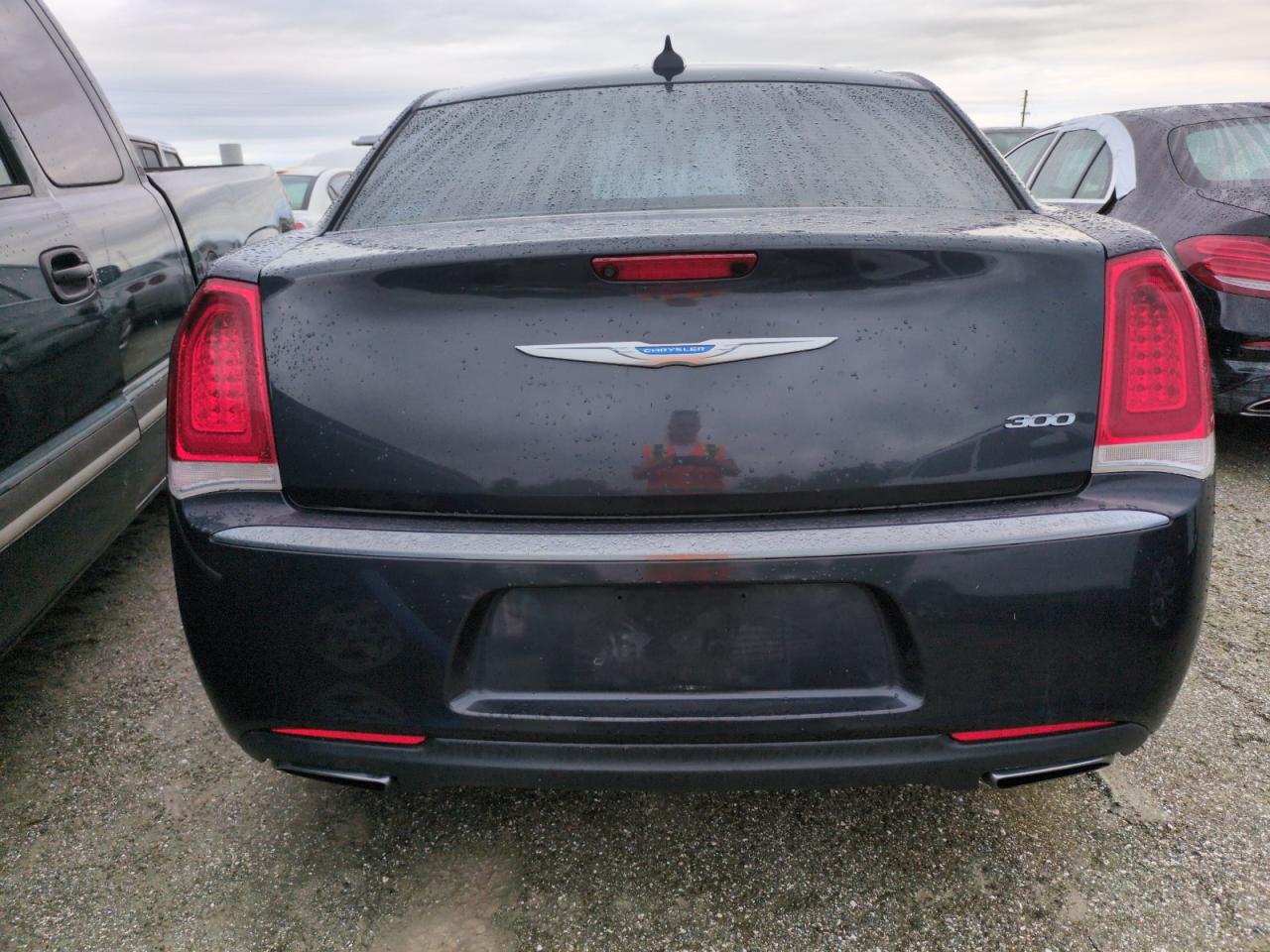 2017 Chrysler 300 - Image 6