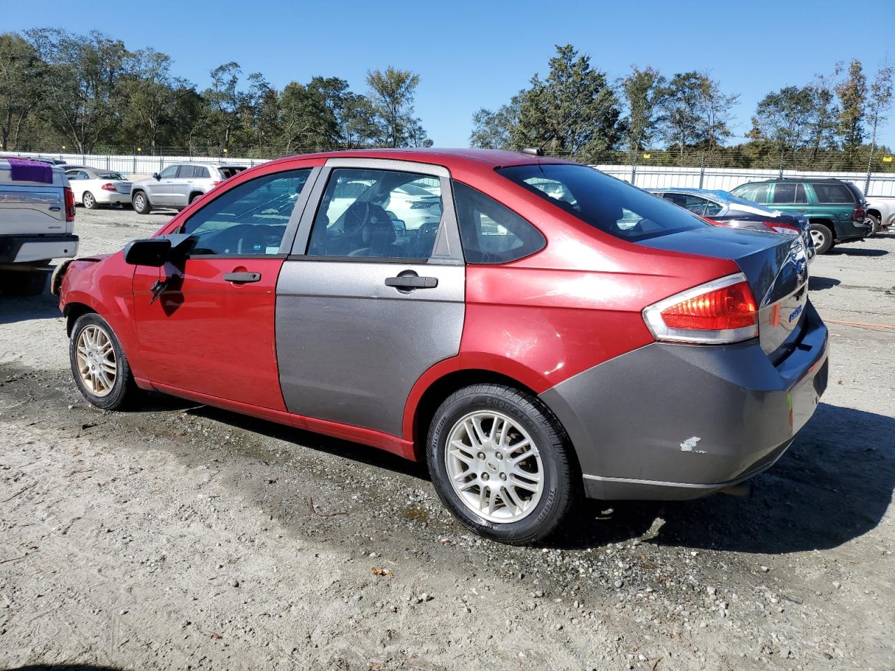 2010 Ford Focus - Image 2